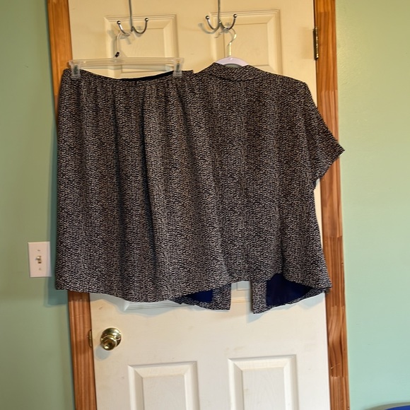 Blouse and skirt - Picture 3 of 3